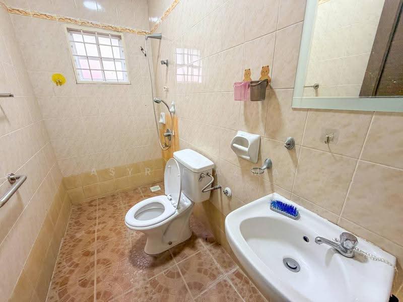 Rumah Berkembar untuk Dijual di Alam Damai (Cheras) - Asyraf Azman - Bathroom - PropertyGuru.com.my