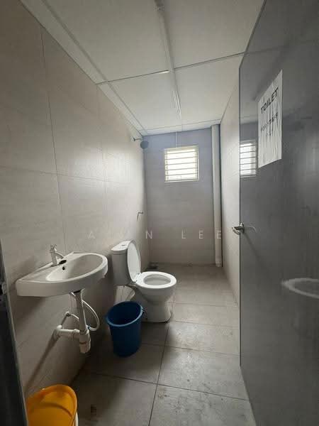 Kilang untuk Disewa di Batu Caves (Selangor) - Alan Lee - Bathroom - PropertyGuru.com.my