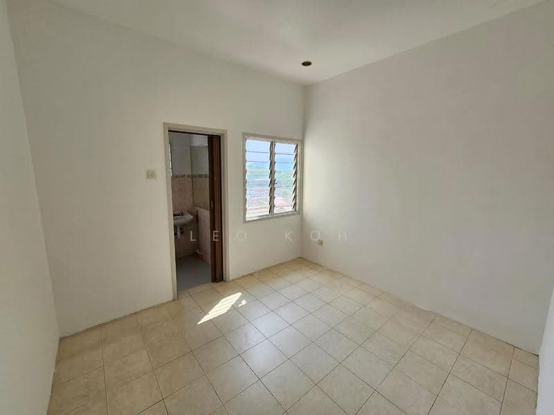 Rumah Teres 2-Tingkat untuk Dijual di Bandar Putra Permai (Seri Kembangan) - Leo Koh - Bathroom - PropertyGuru.com.my