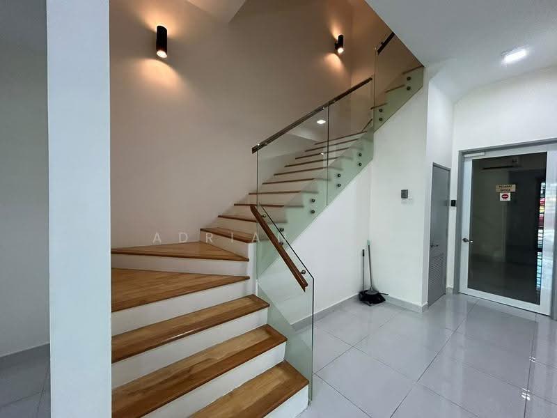 Rumah Teres 3-Tingkat untuk Dijual di D'Island (Puchong) - Adrian Loo - Entrance - PropertyGuru.com.my