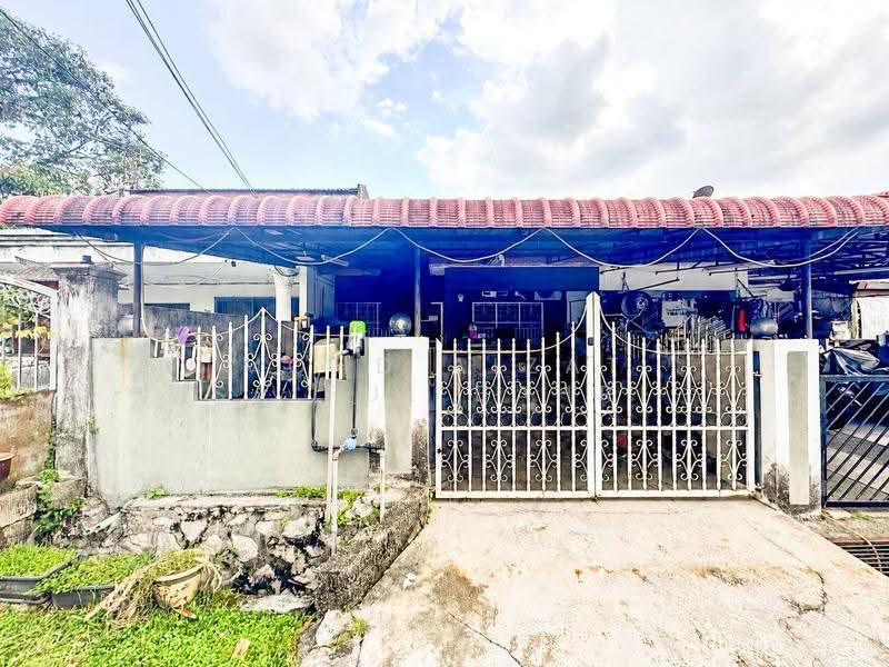 1-storey Terraced House for Sale in Taman Saga (Ampang) - Mohd Aizat Saiful Bahri - Exterior - PropertyGuru.com.my