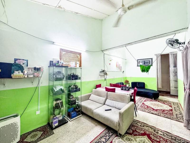 1-storey Terraced House for Sale in Taman Saga (Ampang) - Mohd Aizat Saiful Bahri - Living Room - PropertyGuru.com.my
