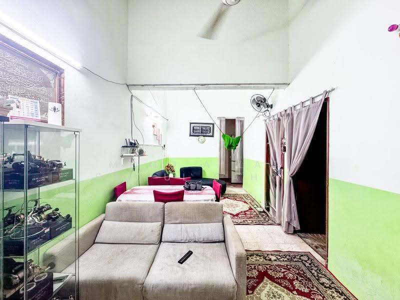 1-storey Terraced House for Sale in Taman Saga (Ampang) - Mohd Aizat Saiful Bahri - Living Room - PropertyGuru.com.my