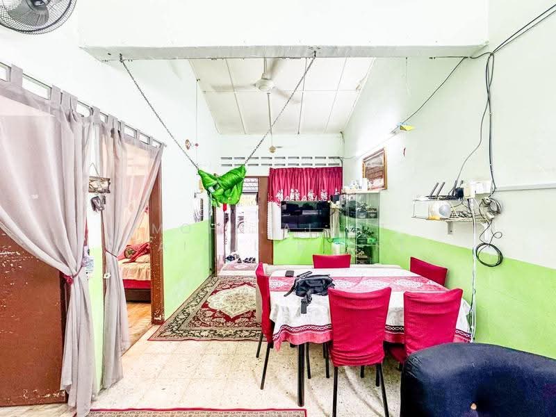 1-storey Terraced House for Sale in Taman Saga (Ampang) - Mohd Aizat Saiful Bahri - Dining Room - PropertyGuru.com.my
