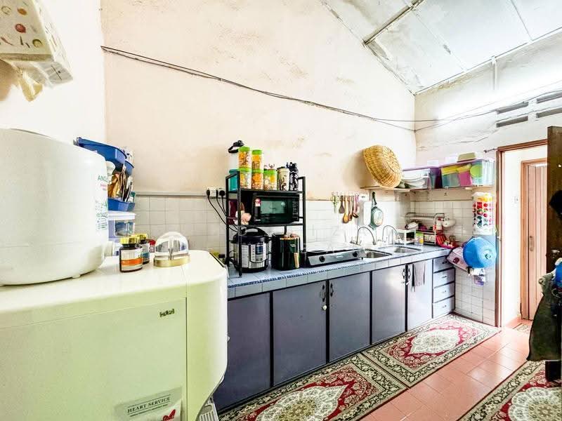 1-storey Terraced House for Sale in Taman Saga (Ampang) - Mohd Aizat Saiful Bahri - Kitchen - PropertyGuru.com.my