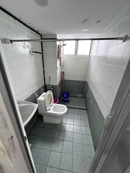 Kondominium untuk Disewa di Desa Golf Condominium - Rickie Goh - Bathroom - PropertyGuru.com.my