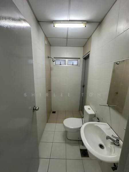 Kondominium untuk Dijual di The Wharf Residence - Shirlee Toh - Bathroom - PropertyGuru.com.my