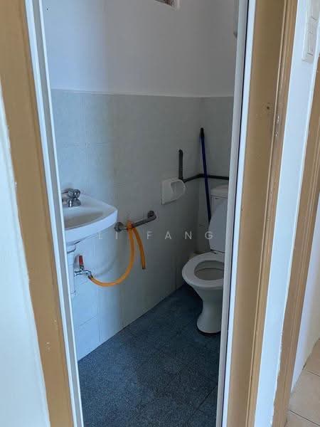 Pangsapuri untuk Dijual di Krystal Suria - Li Fang - Bathroom - PropertyGuru.com.my