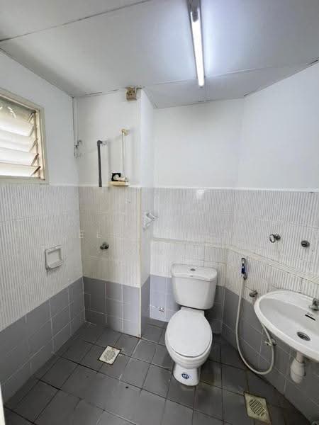 Kondominium untuk Dijual di Menara Menjalara - Eliz Chan - Bathroom - PropertyGuru.com.my