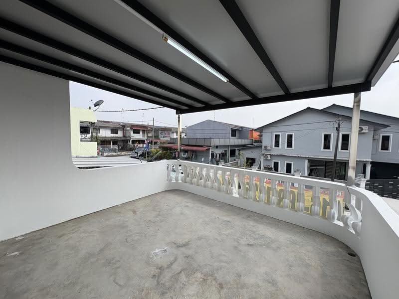 Rumah Teres 2-Tingkat untuk Dijual di Senai (Johor) - Freedom Lam - Balcony - PropertyGuru.com.my