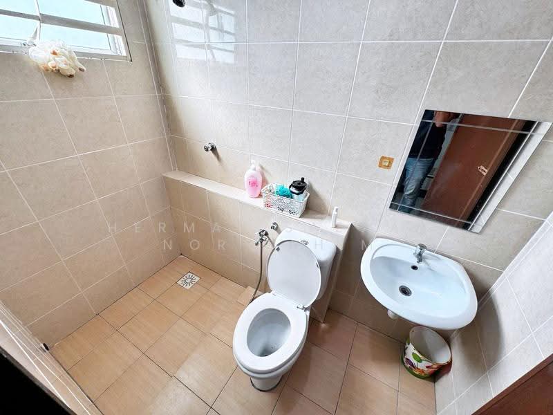 Rumah Teres 2-Tingkat untuk Dijual di Taman Bangi Avenue (Bangi) - Herman Sazwan Nor Rahim - Bathroom - PropertyGuru.com.my