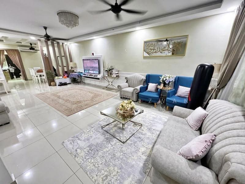 Rumah Teres 2-Tingkat untuk Dijual di Taman Bangi Avenue (Bangi) - Herman Sazwan Nor Rahim - Living Room - PropertyGuru.com.my