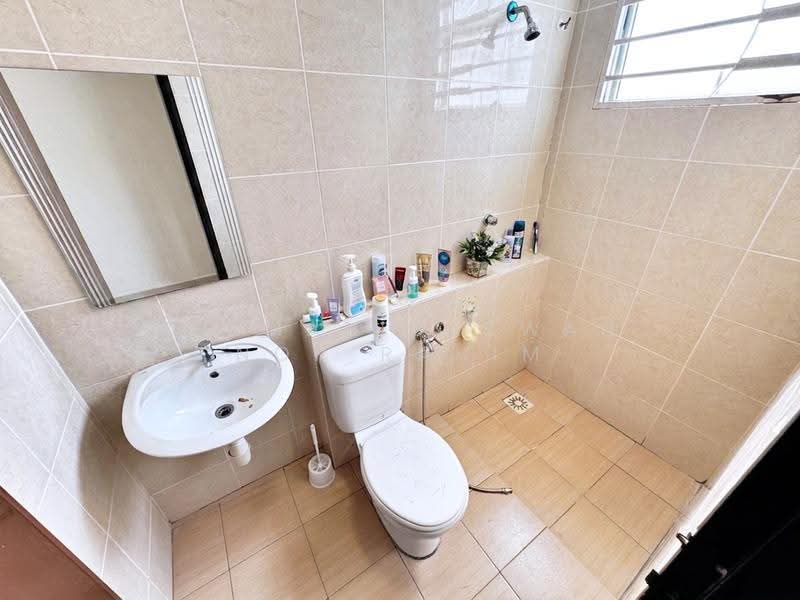 Rumah Teres 2-Tingkat untuk Dijual di Taman Bangi Avenue (Bangi) - Herman Sazwan Nor Rahim - Bathroom - PropertyGuru.com.my
