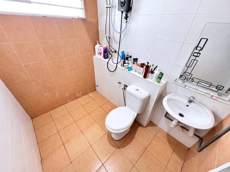Rumah Teres 2-Tingkat untuk Dijual di Taman Bangi Avenue (Bangi) - Herman Sazwan Nor Rahim - Bathroom - PropertyGuru.com.my