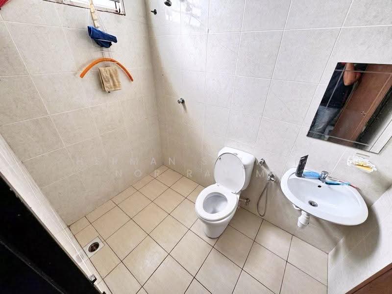 Rumah Teres 2-Tingkat untuk Dijual di Taman Bangi Avenue (Bangi) - Herman Sazwan Nor Rahim - Bathroom - PropertyGuru.com.my