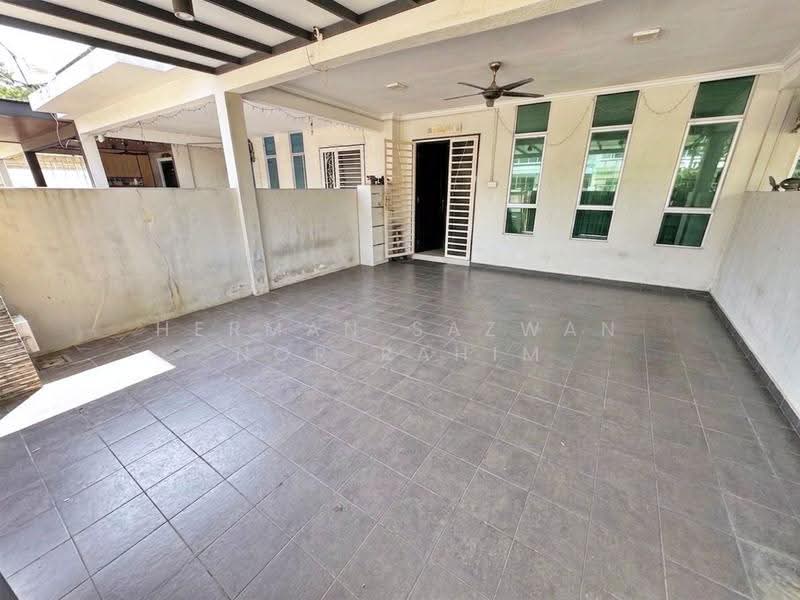 Rumah Teres 2-Tingkat untuk Dijual di Taman Bangi Avenue (Bangi) - Herman Sazwan Nor Rahim - Porch - PropertyGuru.com.my