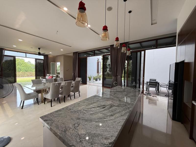 Bungalow House untuk Dijual di Sultan Abdul Aziz Shah Golf & Country Club (Shah Alam) - Pauline Chai - Living Room - PropertyGuru.com.my