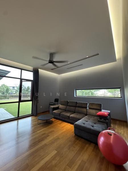 Bungalow House untuk Dijual di Sultan Abdul Aziz Shah Golf & Country Club (Shah Alam) - Pauline Chai - Living Room - PropertyGuru.com.my