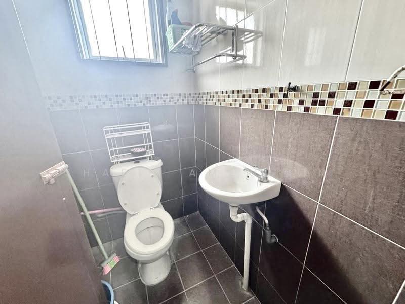 Rumah Teres 2-Tingkat untuk Dijual di Taman Prima Saujana (Kajang) - Shafiq Amerudin - Bathroom - PropertyGuru.com.my