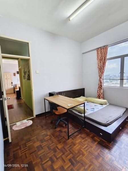 Pangsapuri untuk Disewa di Taman Jubilee Phase 5 - LAU . - Bedroom - PropertyGuru.com.my