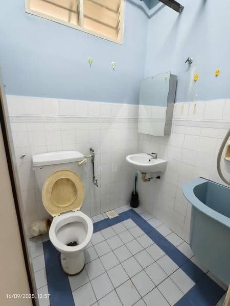 Pangsapuri untuk Disewa di Taman Jubilee Phase 5 - LAU . - Bathroom - PropertyGuru.com.my