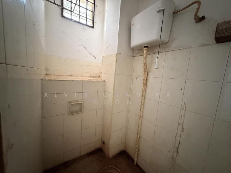 Shop / Office untuk Disewa di Johor Bahru (Johor) - Alvin Chan Kai Boon - Bathroom - PropertyGuru.com.my