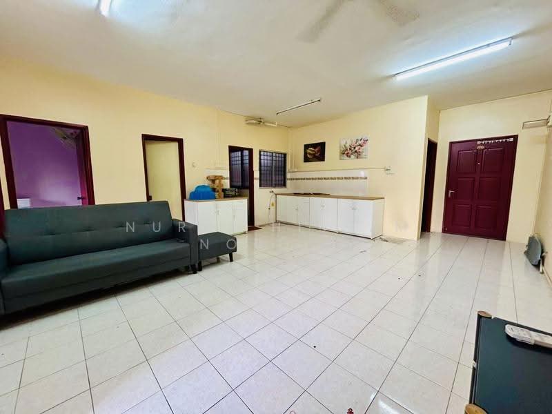 Pangsapuri untuk Dijual di Bayu Puteri - Nurul Hisham Nordin - Living Room - PropertyGuru.com.my