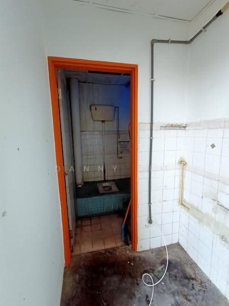 Shop / Office untuk Dijual di George Town (Penang) - Danny Lim - Bathroom - PropertyGuru.com.my