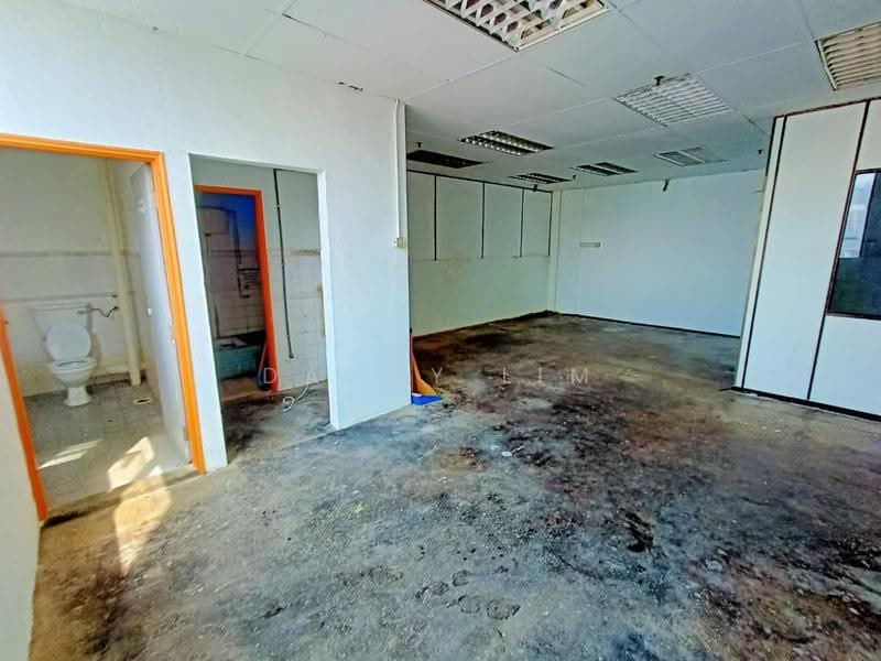 Shop / Office untuk Dijual di George Town (Penang) - Danny Lim - Bathroom - PropertyGuru.com.my