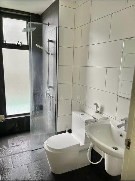 Kediaman Servis untuk Disewa di Univ 360 Place - Joanne Leong - Bathroom - PropertyGuru.com.my