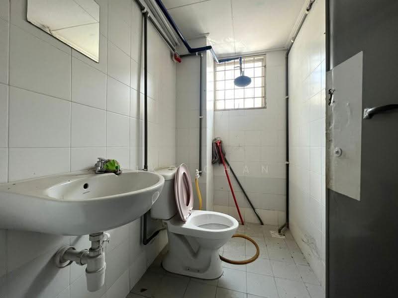 Shop / Office for Rent in Seri Kembangan (Selangor) - Niko Chan - Bathroom - PropertyGuru.com.my