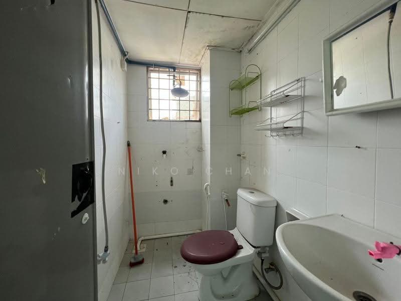 Shop / Office for Rent in Seri Kembangan (Selangor) - Niko Chan - Bathroom - PropertyGuru.com.my