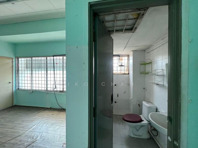Shop / Office for Rent in Seri Kembangan (Selangor) - Niko Chan - Bathroom - PropertyGuru.com.my
