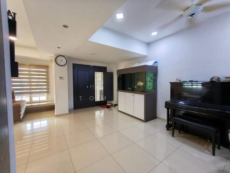 Rumah Teres 2-Tingkat untuk Dijual di Bandar Sri Damansara (Selangor) - Tom Lee - Living Room - PropertyGuru.com.my