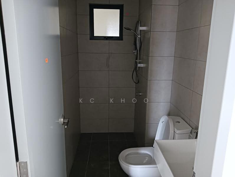 Kediaman Servis untuk Dijual di M Luna - KC Khoo - Bathroom - PropertyGuru.com.my
