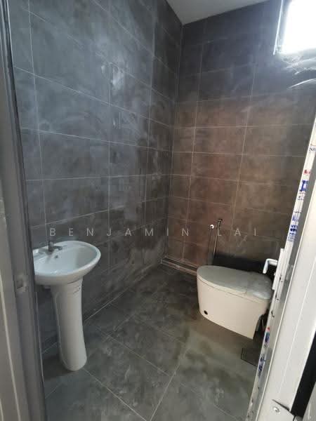 Gudang untuk Disewa di Puchong (Selangor) - Benjamin Lai - Bathroom - PropertyGuru.com.my