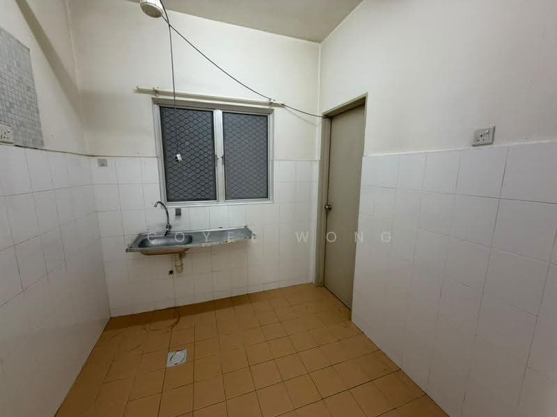 Pangsapuri untuk Dijual di Ria Apartment - Coyee Wong - Kitchen - PropertyGuru.com.my