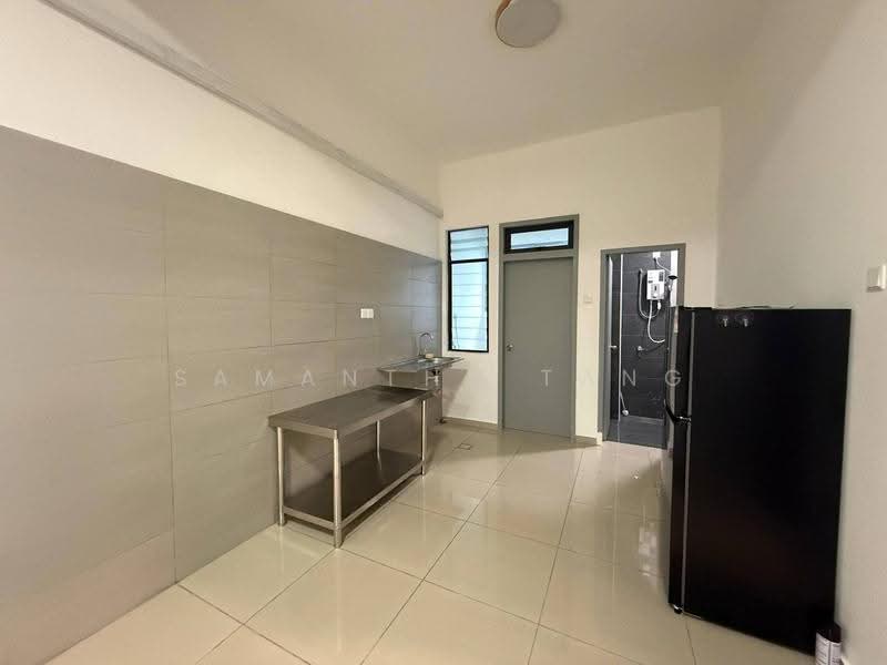Rumah Teres untuk Disewa di Kampung Sentosa Barat (Pasir Gudang) - Samantha Tang - Kitchen - PropertyGuru.com.my