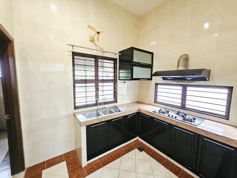 Bungalow House untuk Dijual di Country Heights (Kajang) - Sum Yeong - Kitchen - PropertyGuru.com.my