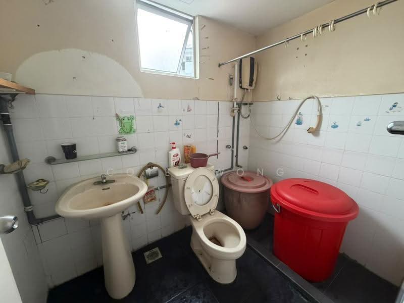 Pangsapuri untuk Dijual di Sri Jinjang - Coyee Wong - Bathroom - PropertyGuru.com.my