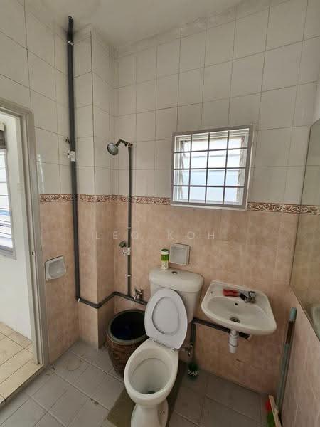 Rumah Teres 2-Tingkat untuk Disewa di Bandar Putra Permai (Seri Kembangan) - Leo Koh - Bathroom - PropertyGuru.com.my
