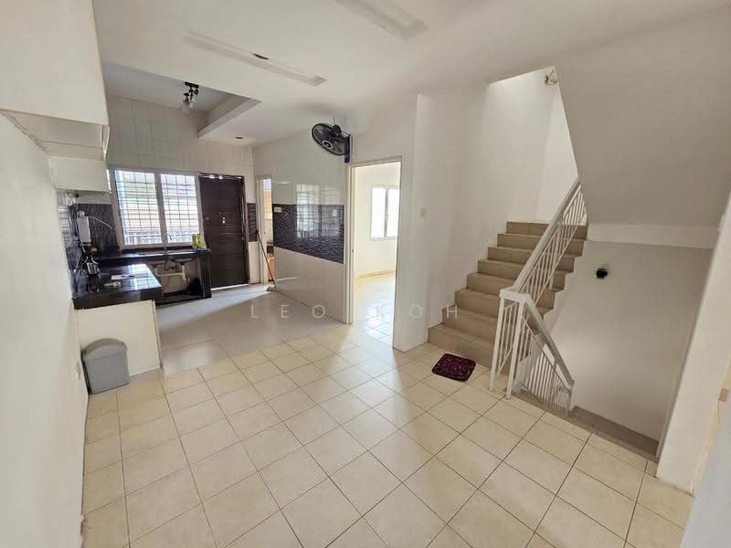Rumah Teres 2-Tingkat untuk Disewa di Bandar Putra Permai (Seri Kembangan) - Leo Koh - Kitchen - PropertyGuru.com.my