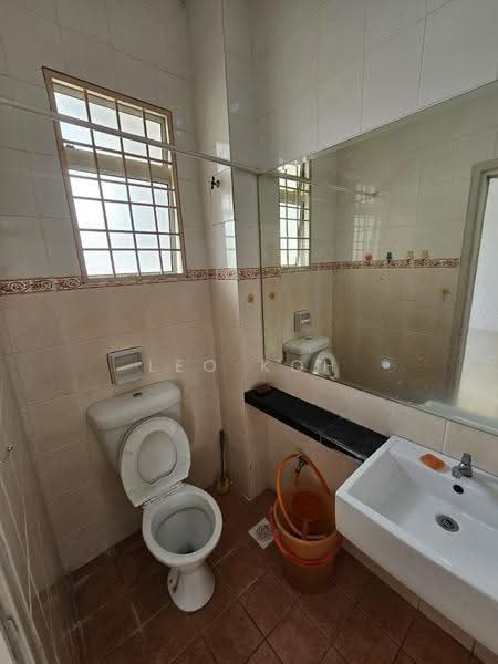 Rumah Teres 2-Tingkat untuk Disewa di Bandar Putra Permai (Seri Kembangan) - Leo Koh - Bathroom - PropertyGuru.com.my