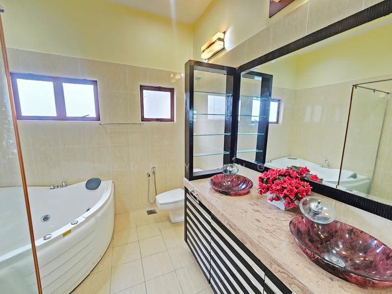 Bungalow House for Sale in Country Heights (Kajang) - Sum Yeong - Bathroom - PropertyGuru.com.my