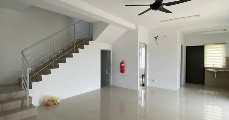 2-storey Terraced House for Rent in Bandar Puncak Alam (Puncak Alam) - Chee Hin - Living Room - PropertyGuru.com.my