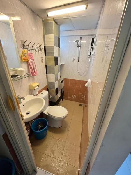 Pangsapuri untuk Disewa di University Place (Plaza Ivory) - Abby Woo - Bathroom - PropertyGuru.com.my