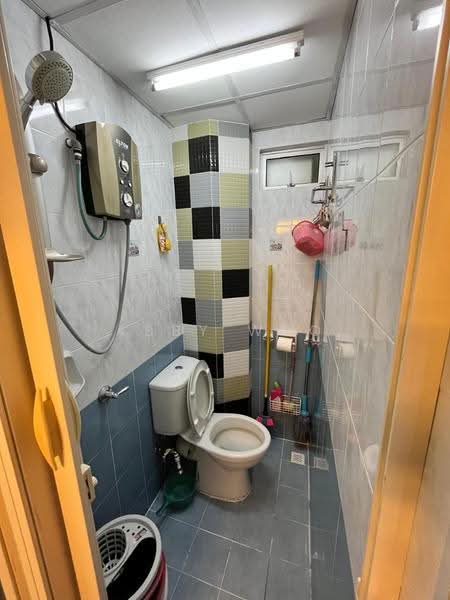 Pangsapuri untuk Disewa di University Place (Plaza Ivory) - Abby Woo - Bathroom - PropertyGuru.com.my