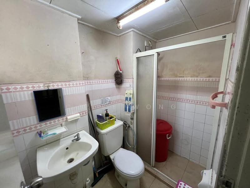 Kondominium untuk Dijual di Paradesa Rustica - Coyee Wong - Bathroom - PropertyGuru.com.my