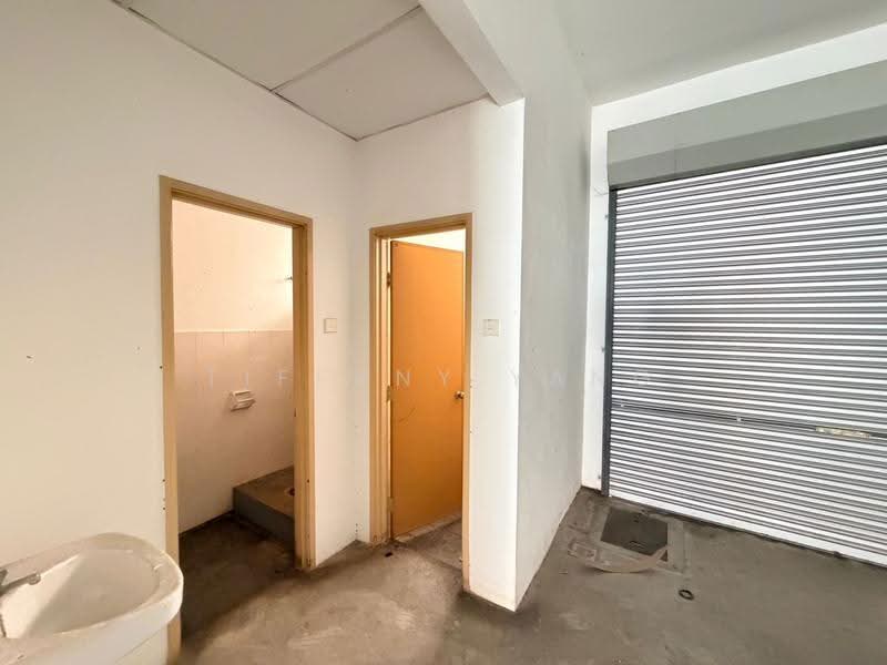 Shop for Rent in Rawang Mutiara (Rawang) - Tiffany Yang - Interior - PropertyGuru.com.my