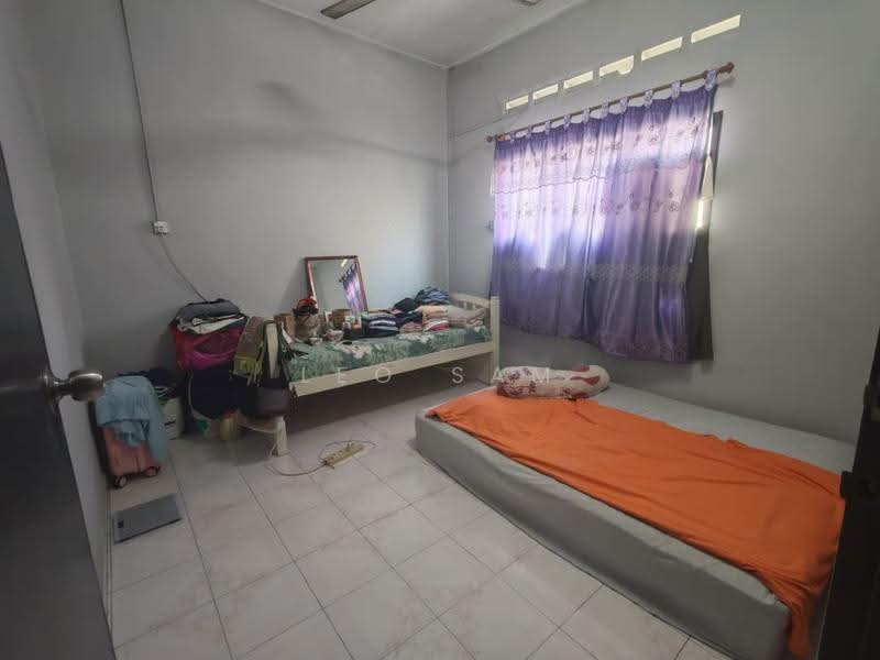 Rumah Teres 1-Tingkat untuk Dijual di Taman Ungku Tun Aminah (Skudai) - Leo Sam - Bedroom - PropertyGuru.com.my